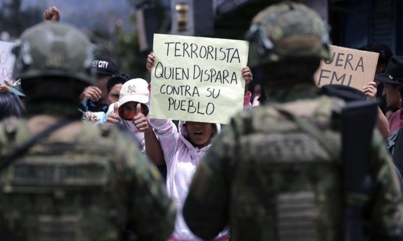 Las protestas han dejado hasta el momento una persona fallecida y más de cien detenidos / Foto: EFE