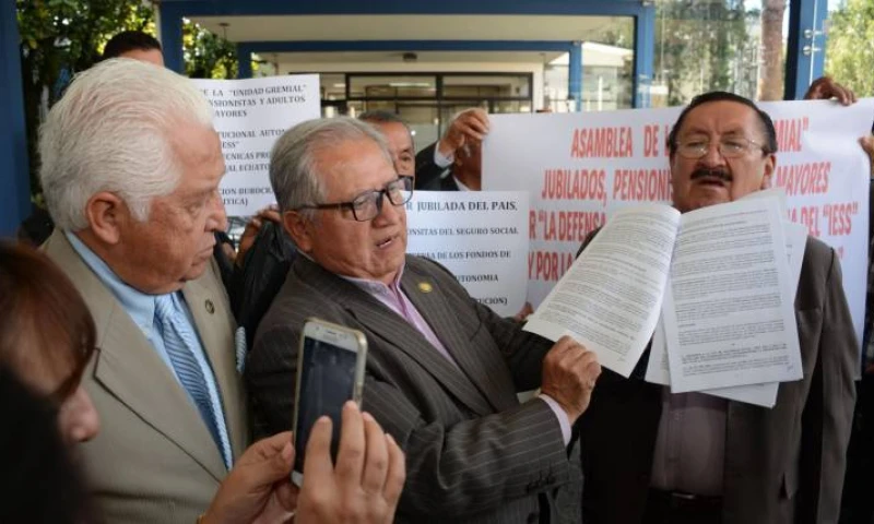 Jubilados denunciaron mal manejo del IESS, en marzo pasado. Foto: Expreso