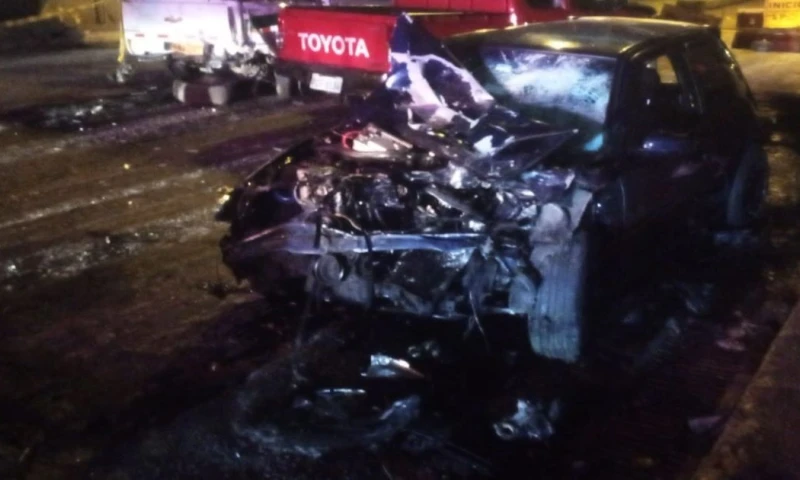 Al menos 4 personas fallecieron y 6 resultaron heridas en 3 accidentes en el centro del país / Foto: Cortesía