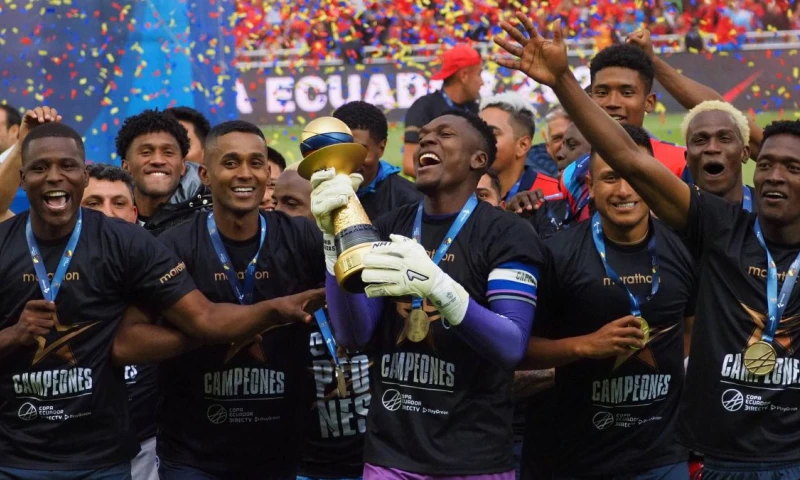 El Nacional dio la vuelta olímpica en el estadio Rodrigo Paz / Foto: cortesía El Nacional