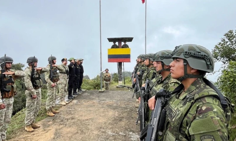 La ceremonia tuvo lugar en el sector Dos Banderas, en Chinapintza / Foto: cortesía Ejército ecuatoriano