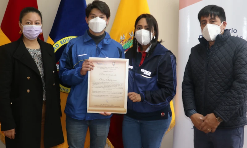 Joven cuencano brilló en Olimpiada de Química / Foto: cortesía ministerio de Educación