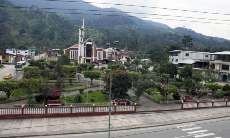  La plaza central de Los Encuentros, en el cantón Yantzaza, provincia de Zamora Chinchipe. Foto: La Hora
