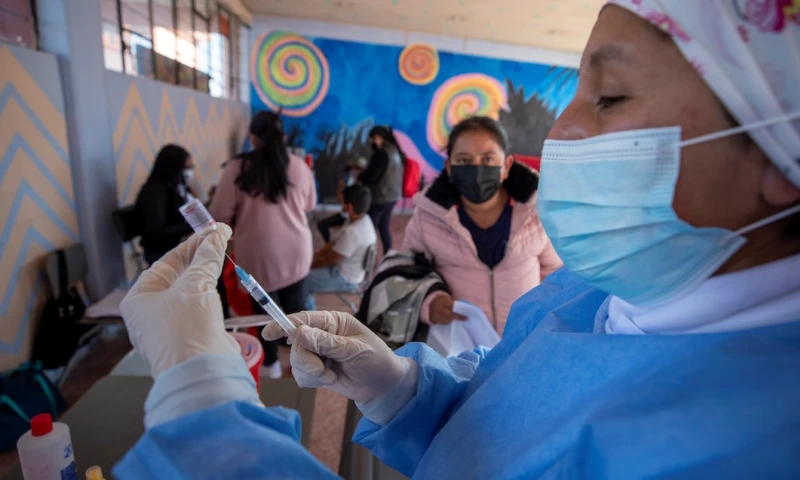 Ecuador suma 305 contagios de covid-19 y acumula 518.589 casos / Foto: EFE