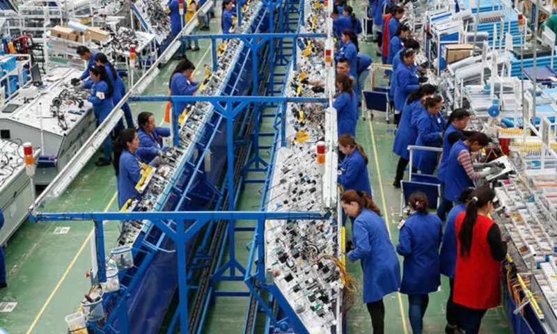 En la medición de los últimos doce meses, entre noviembre de 2024 y octubre de 2025, la producción industrial colombiana avanzó solo un 0,1 % / Foto: cortesía El País