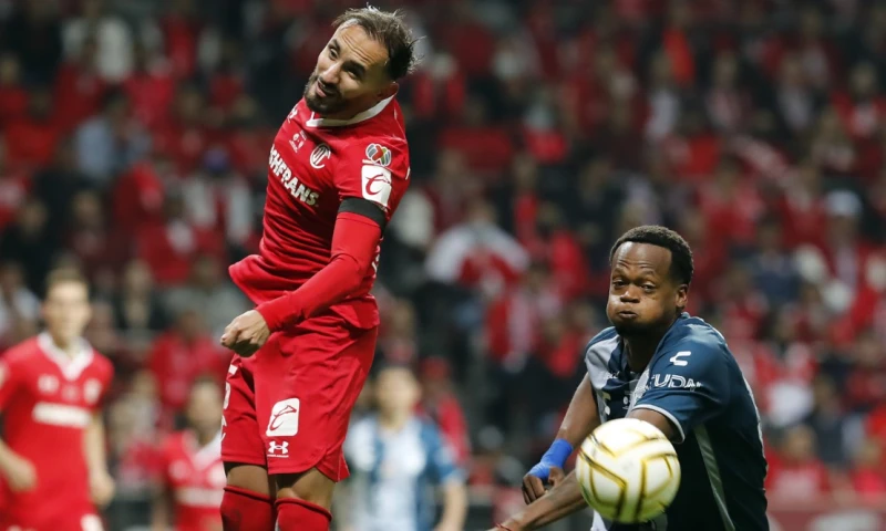 La gran figura fue el seleccionado ecuatoriano, Romario Ibarra, quien anotó 2 goles y fue una pesadilla para la defensa local / Foto: EFE
