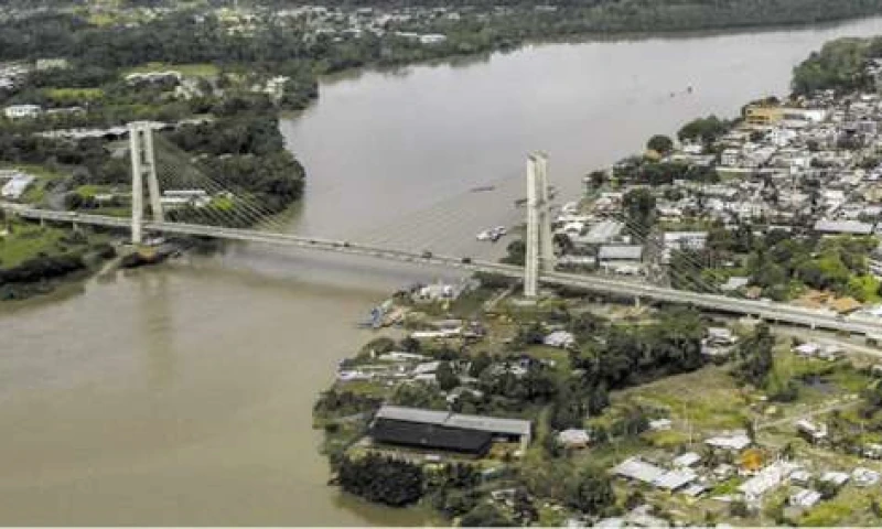 MODERNIDAD. Este puente es apto para caminatas y ciclo paseos. Forma parte de lo actual de El Coca. Foto: La Hora