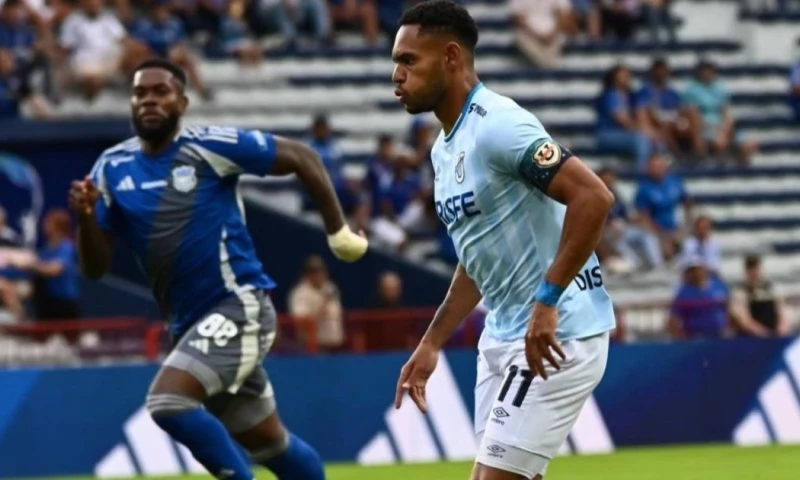 El delantero panameño, Ismael Díaz, fue figura en el triunfo de Universidad Católica ante Emelec / Foto: cortesía Universidad Católica