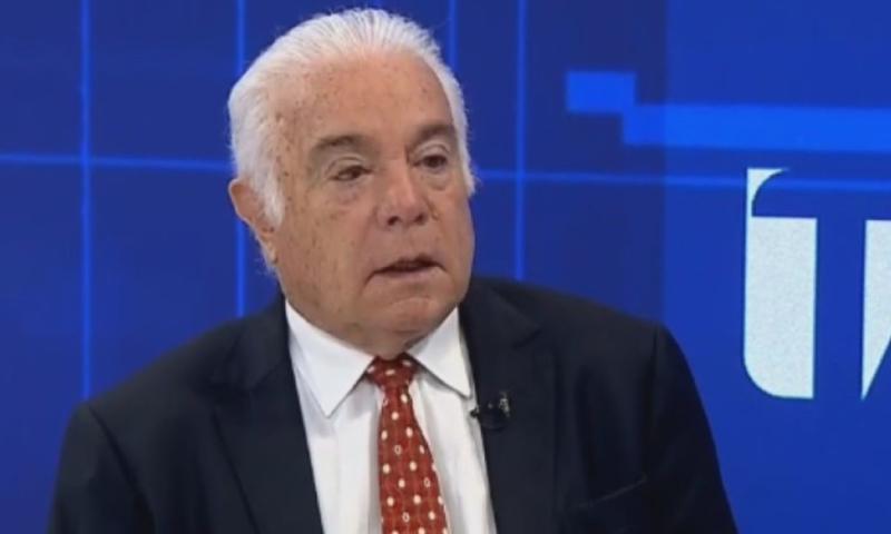 Fernando Santos, exministro de Energía, fue entrevistado en Teleamazonas / Foto: cortesía Teleamazonas