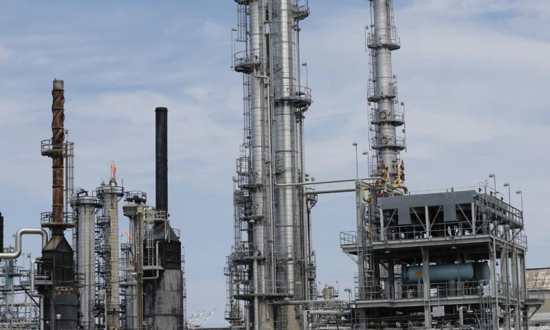 La decisión llega en medio de una caída del precio del barril de crudo estadounidense / Foto EFE