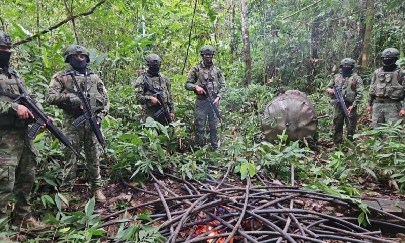 Toda la infraestructura fue destruida con el objetivo de impedir "su posible uso para actividades ilícitas transfronterizas" / Foto: cortesía Ejército Ecuatoriano