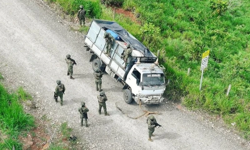 El primer incidente ocurrió en el sector de Puerto Nuevo, durante un control de rutina / Foto: cortesía Ejército Ecuatoriano