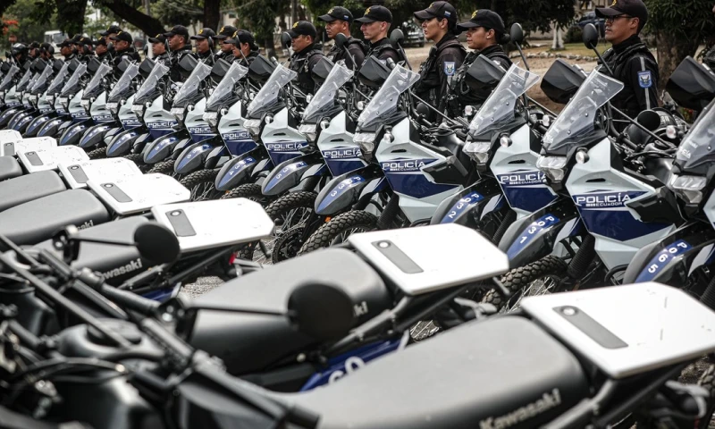 Con estos equipos, el mandatario indicó que se está fortaleciendo las capacidades de las fuerzas del orden / Foto: cortesía Secretaría General de Comunicación de la Presidencia