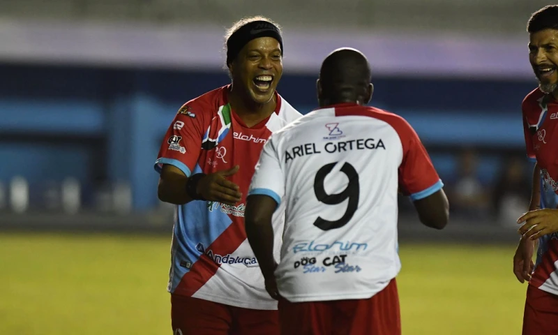 Esta es la tercera vez que el ganador del Balón de Oro en 2005 visita Ecuador tras retirarse del fútbol profesional / Foto EFE