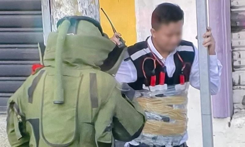 A un guardia de una joyería en Sauces 9 le envolvieron explosivos en su cuerpo/ Foto: Cortesía Jonnathan Carrera