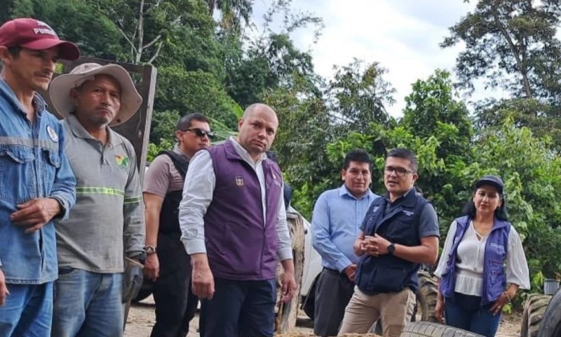 El ministro de Salud, Juan Bernardo Sánchez, recorrió hospitales y barrios de Zamora Chinchipe / Foto: cortesía Ministerio de Salud