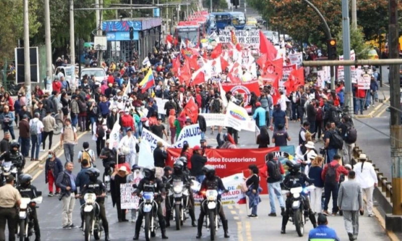 Luego de que la CC rechazara las propuestas, Noboa envió el martes siete nuevos planteamientos a análisis / Foto: cortesía Daniel Noboa Ok