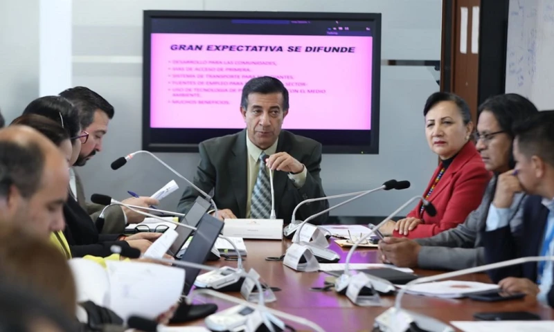 El 6 de febrero ingresó maquinaria de Petroecuador a la zona de corte que el objetivo de la empresa estatal es construir piscinas para depositar lodos de perforación. / Foto: Cortesía de la Asamblea Nacional