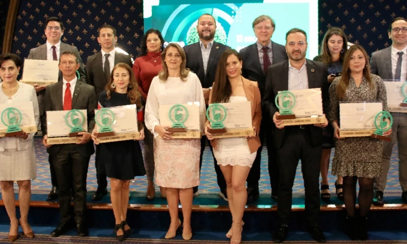 El gobierno reconoció al sector empresarial por la aplicación de acciones de mitigación del cambio climático en patrones de producción y consumo más sostenibles / Foto: cortesía MAATE