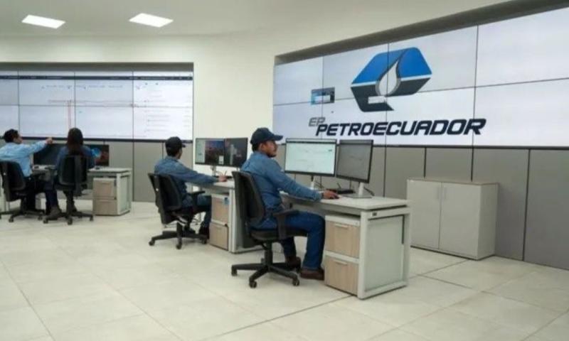 El mandatario explicó que cualquier intento de emitir deuda asociada a la petrolera requeriría información auditada / Foto: cortesía Petroecuador
