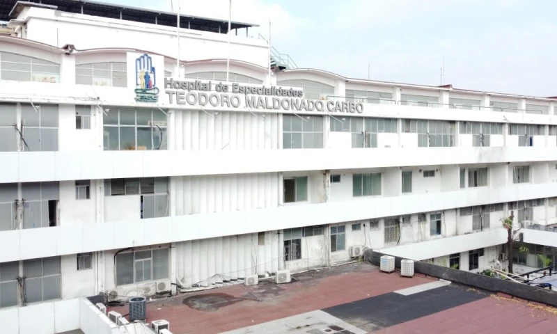El Hospital se encuentra resguardado por un contingente de diez policías de élite y diez militares / Foto: cortesía Última Hora Ecuador