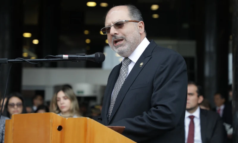 Kronfle explicó son necesarios al menos 70 votos para la reprobación / Foto: cortesía Henry Kronfle