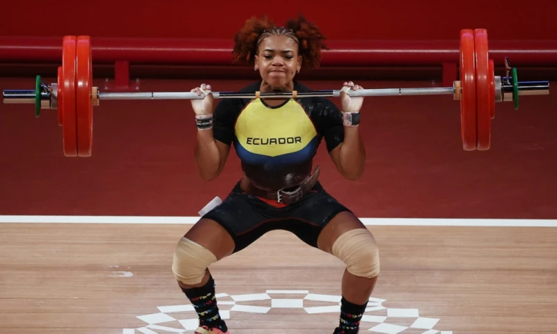 La pesista de Pastaza levantó un total de 261 kilogramos en el Grand Prix de Cuba / Foto: EFE