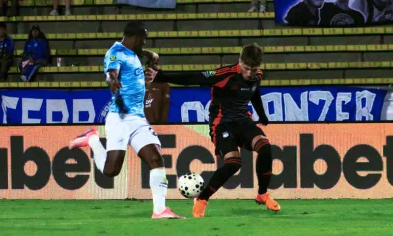 El empate entre Universidad Católica y Emelec completó la fecha 7 de la LigaPro y dejó movimientos clave en la tabla de posiciones del fútbol ecuatoriano. / Foto: Emelec X