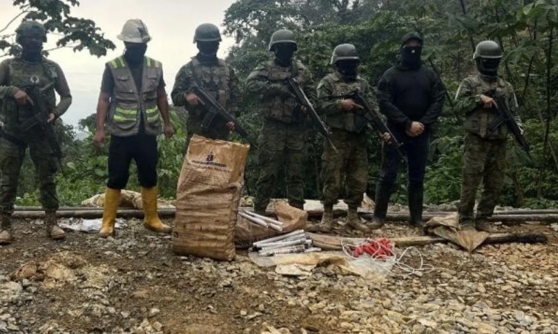 Además de los extranjeros, fueron capturados tres ecuatorianos / Foto: cortesía Ejército