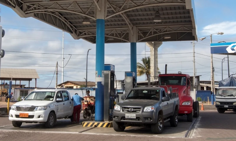 La actual Súper, de 92 octanos, está a punto de salir del mercado nacional. Será reemplazada por la nueva Súper Premium 95 / Foto: cortesía Petroecuador 