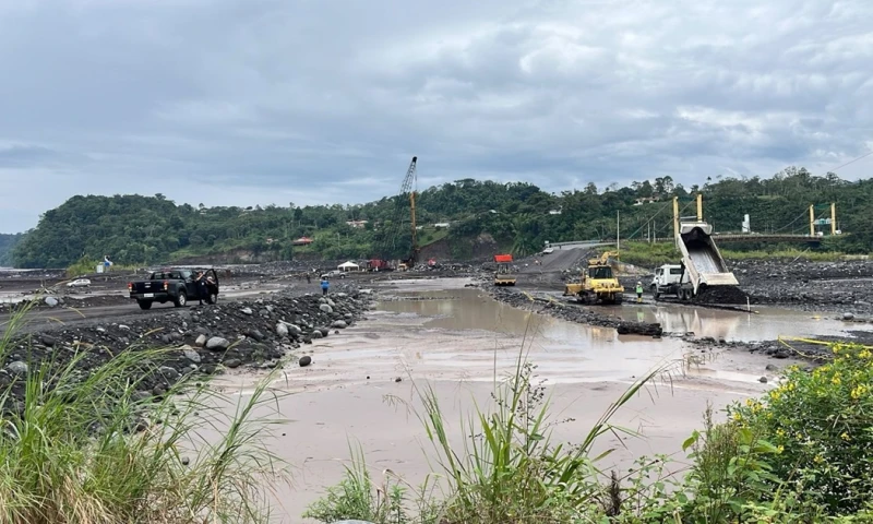 El río Upano se desbordó la tarde de ayer/ Foto: cortesía MTOP