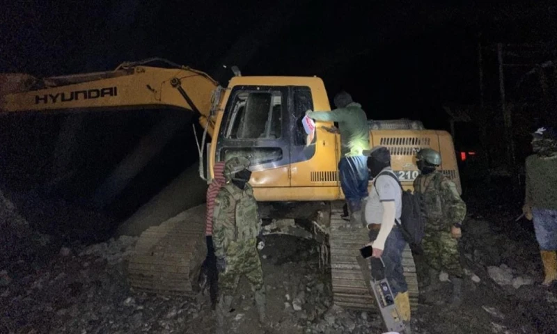 El material hallado fue inhabilitado en el lugar bajo la supervisión de la autoridad competente / Foto: cortesía Ejército ecuatoriano