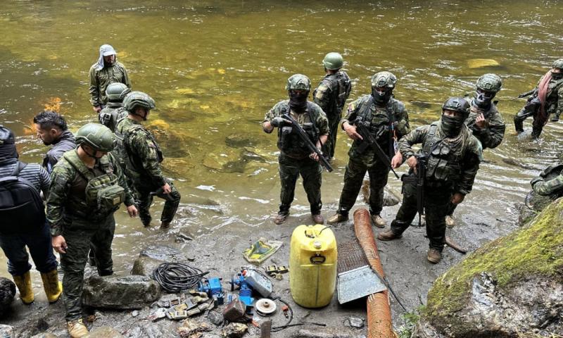 El personal del Batallón de Selva N.º 63 Gualaquiza destruyó dos campamentos de minería ilegal