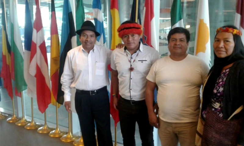 Jorge Herrera, presidente de Conaie; Abilio Shakai y Raul Petsain, del pueblo Shuar Arutam; y Patricia Mencay, del pueblo Waorani acudieron a Ginebra para denunciar la situación de los pueblos indígenas. Foto: Plan V