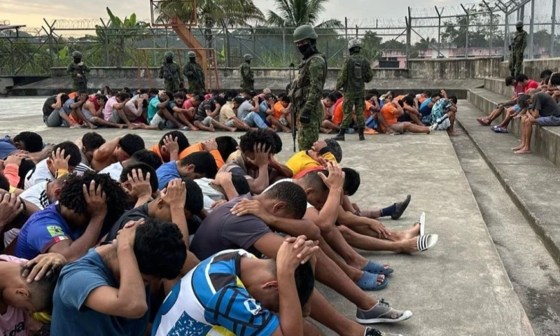 Los militares buscaron armas, municiones y explosivos dentro de los pabellones / Foto: cortesía Fuerzas Armadas