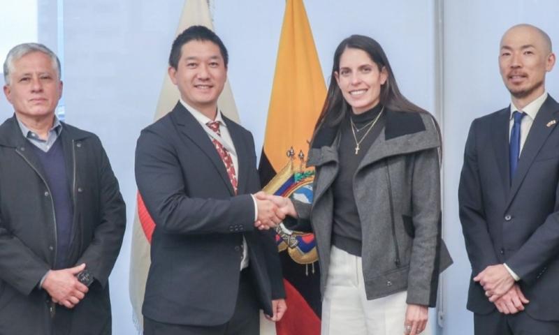 La viceministra de Ambiente, Daniela Limongi, se reunió con representantes de la agencia japonesa JICA / Foto: cortesía MAE