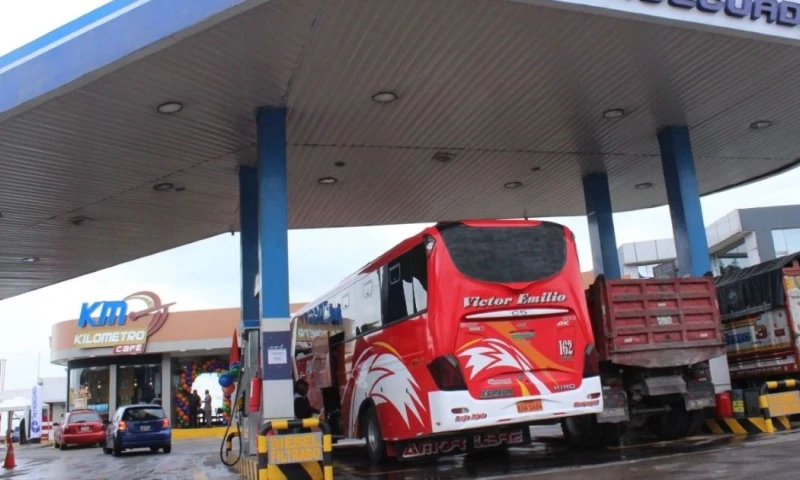 Ecuador registró en 2024 un promedio nacional de 190 galones de diésel mensuales por vehículo / Foto: cortesía Petroecuador