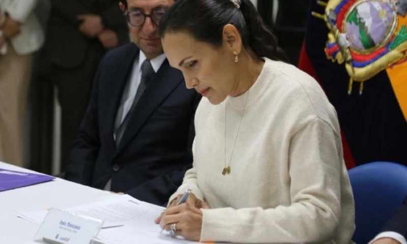 Inés Manzano, ministra de Energía y Minas, firmó la reapertura del Catastro Minero / Foto: cortesía Ministerio de Energía y Minas