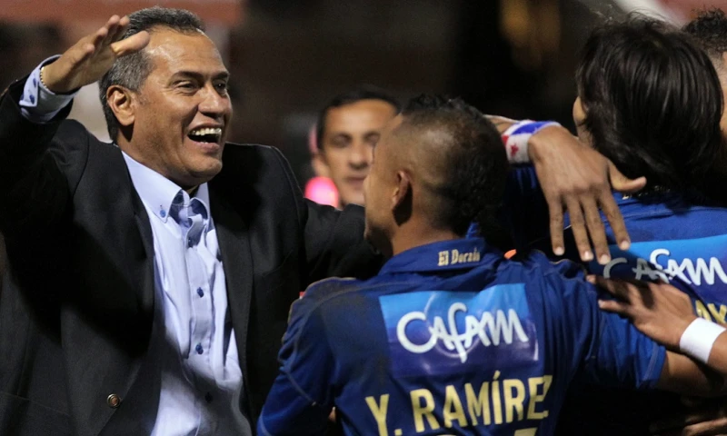 Torres, de 62 años, reemplaza al argentino Miguel Rondelli, quien dejó al equipo por los malos resultados en el primer semestre del año / Foto: cortesía EFE