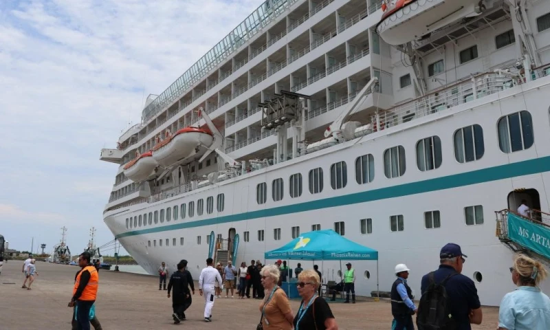 Para atender la llegada de turistas, distintas instituciones del Estado coordinaron acciones logísticas, de seguridad y de salud / Foto: cortesía Ministerio de Producción