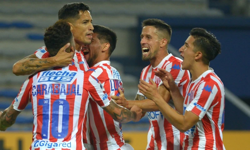 Emelec cayó en Guayaquil y quedó eliminado de la Copa Sudamericana El Unión de Santa  / Foto: EFE