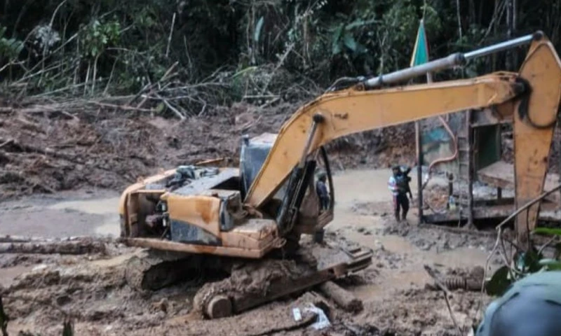 El operativo militar se realizó en Zamora Chinchipe y permitió desmantelar campamentos clandestinos vinculados a actividades extractivas ilegales./ Foto: archivo
