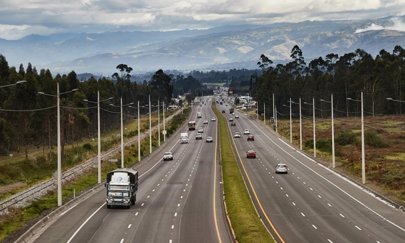 ¿Hasta qué hora es el Pico y placa en Quito? Desde las 6:00 hasta las 9:30 y de las 16:00 a las 20:00 / Foto: Shutterstock