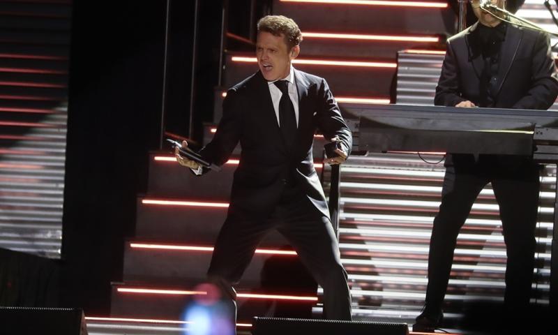 Luis Miguel puso a cantar y bailar a unos 30.000 fanáticos que se dieron cita este miércoles en el estadio olímpico Atahualpa / Foto: EFE