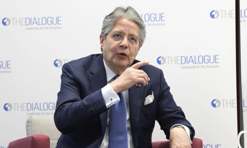 Lasso también anunció la reducción de dos puntos al Impuesto a la Salida de Divisas (ISD), con el objetivo de abaratar las importaciones / Foto: EFE