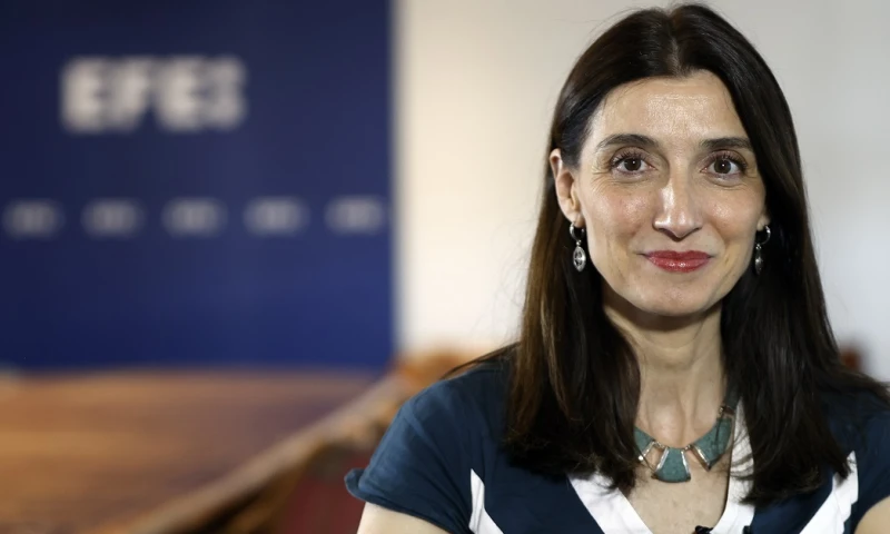 España acumula unas 350.000 solicitudes de nacionalidad, muchas de ellas de inmigrantes de América Latina / Foto: EFE