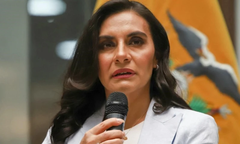 Noboa le ordenó iniciar sus funciones en Ankara el 27 de diciembre, pero Abad no viajó inmediatamente y se quedó en Quito para reclamar su derecho a asumir la Presidencia de manera interina durante la campaña electoral/ Foto: cortesía 