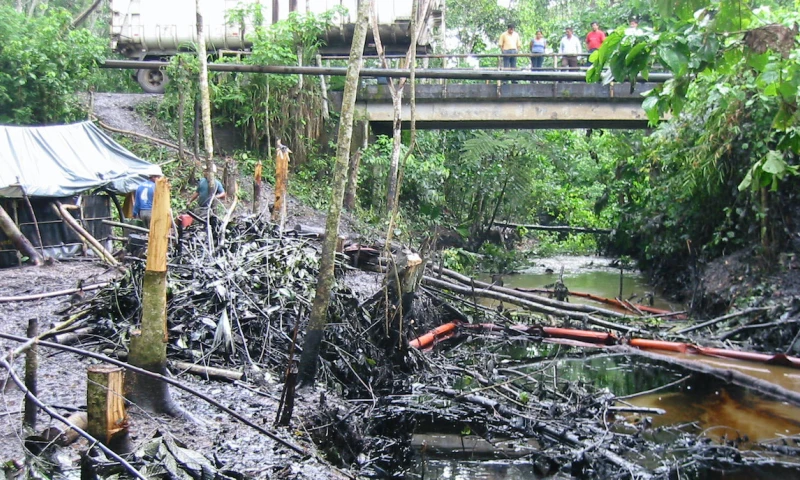Los derrames petroleros continúan imparables en la Amazonía de Ecuador / Foto El Oriente
