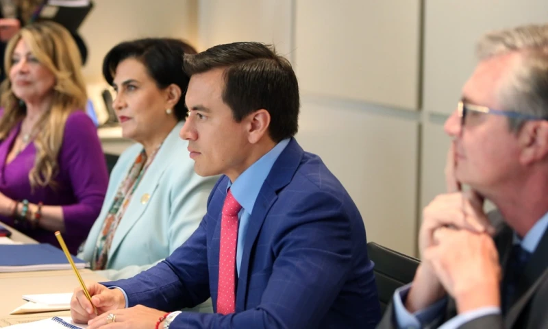 Noboa estuvo acompañado de la embajadora en Francia, Ivonne Baki / Foto: cortesía Presidencia 