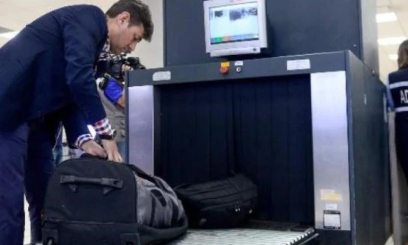 Los viajeros que ingresen o salgan de Ecuador deberán presentar el Formulario de Registro Aduanero (FRA) / Foto: cortesía Senae